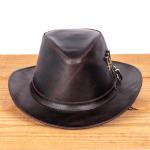 Chapéu Country Urbano de Couro Aba Curta com Cravos Metálicos