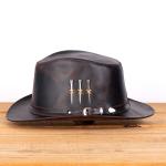 Chapéu Country Urbano de Couro Aba Curta com Cravos Metálicos