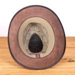 Chapéu Country Urbano de Couro Aba Curta com Cravos Metálicos