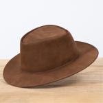 Chapéu Inglês em Couro Nobuck Aveludado com Aba Clássica