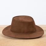 Chapéu Inglês em Couro Nobuck Aveludado com Aba Clássica